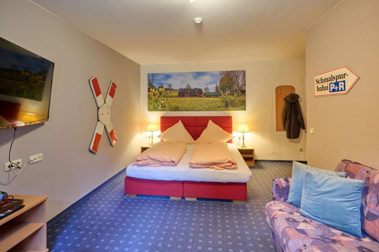 Hotel Vierenstrasse Neudorf  ภายนอก รูปภาพ