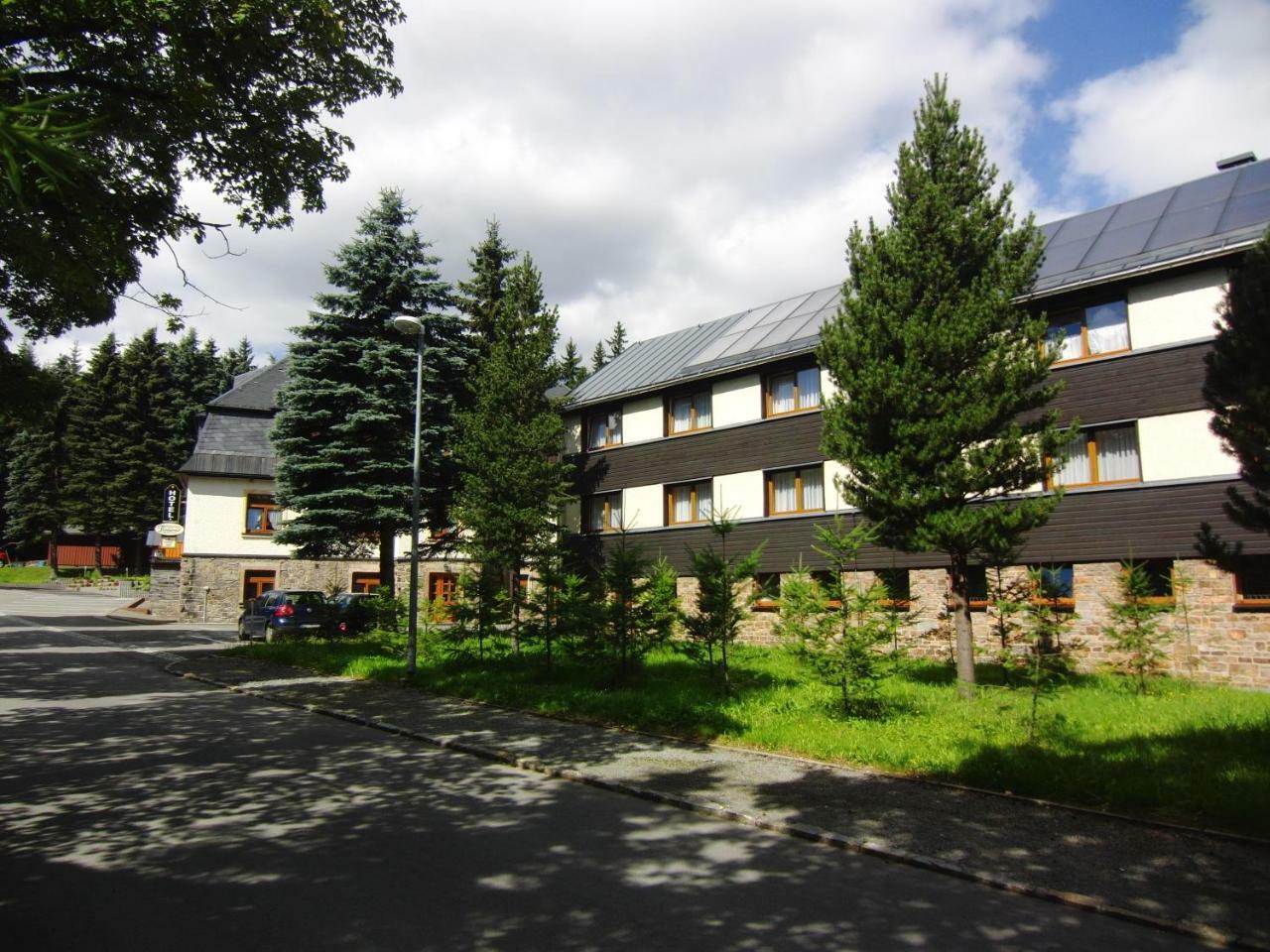Hotel Vierenstrasse Neudorf  ภายนอก รูปภาพ