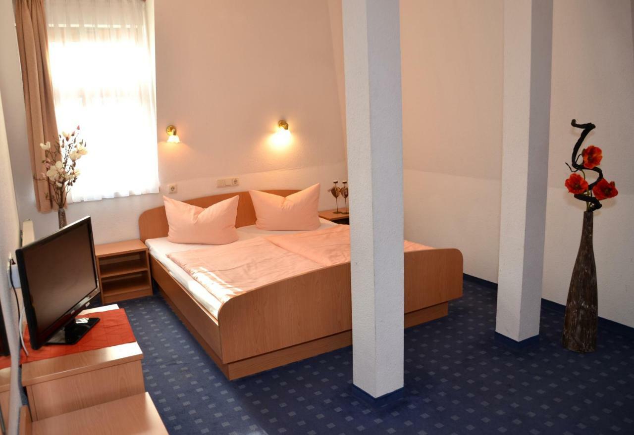 Hotel Vierenstrasse Neudorf  ภายนอก รูปภาพ