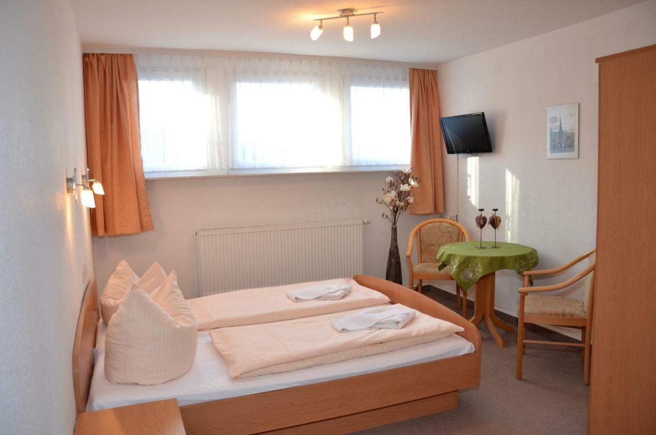 Hotel Vierenstrasse Neudorf  ภายนอก รูปภาพ