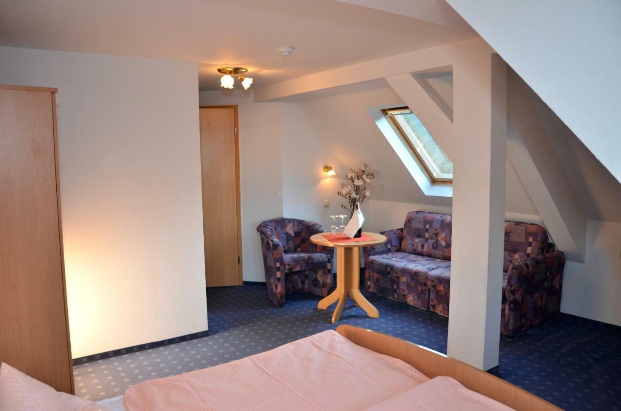 Hotel Vierenstrasse Neudorf  ภายนอก รูปภาพ
